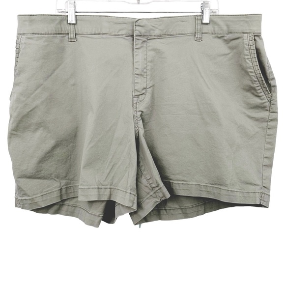 Lane Bryant Pants - Lane Bryant Cotton Chino Shorts 5” Pale Green w Ruffle Pleat Pockets Sz 22